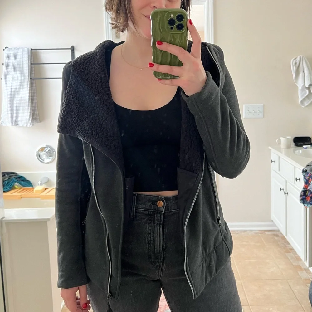 Lululemon Jacket - Picture 1 of 2